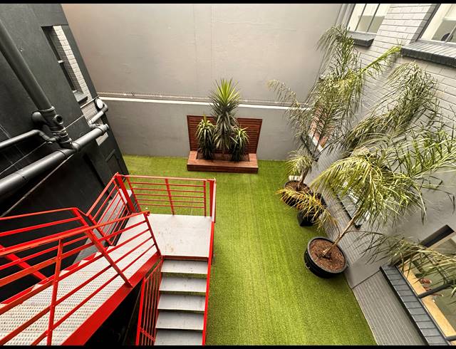79M² OFFICE TO LET IN GREENSIDE